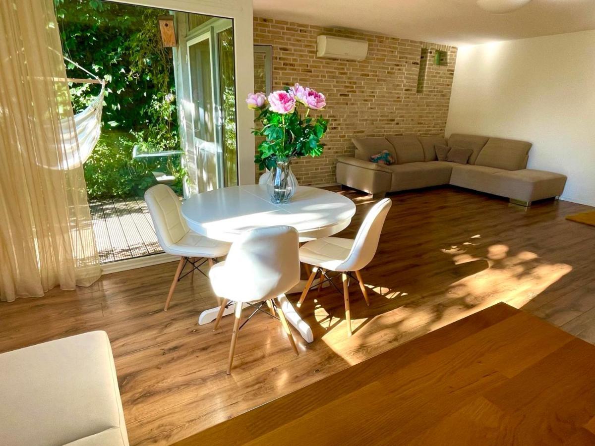 70M2 Romantic Living In The Old Town With Garden Bratislava Eksteriør bilde