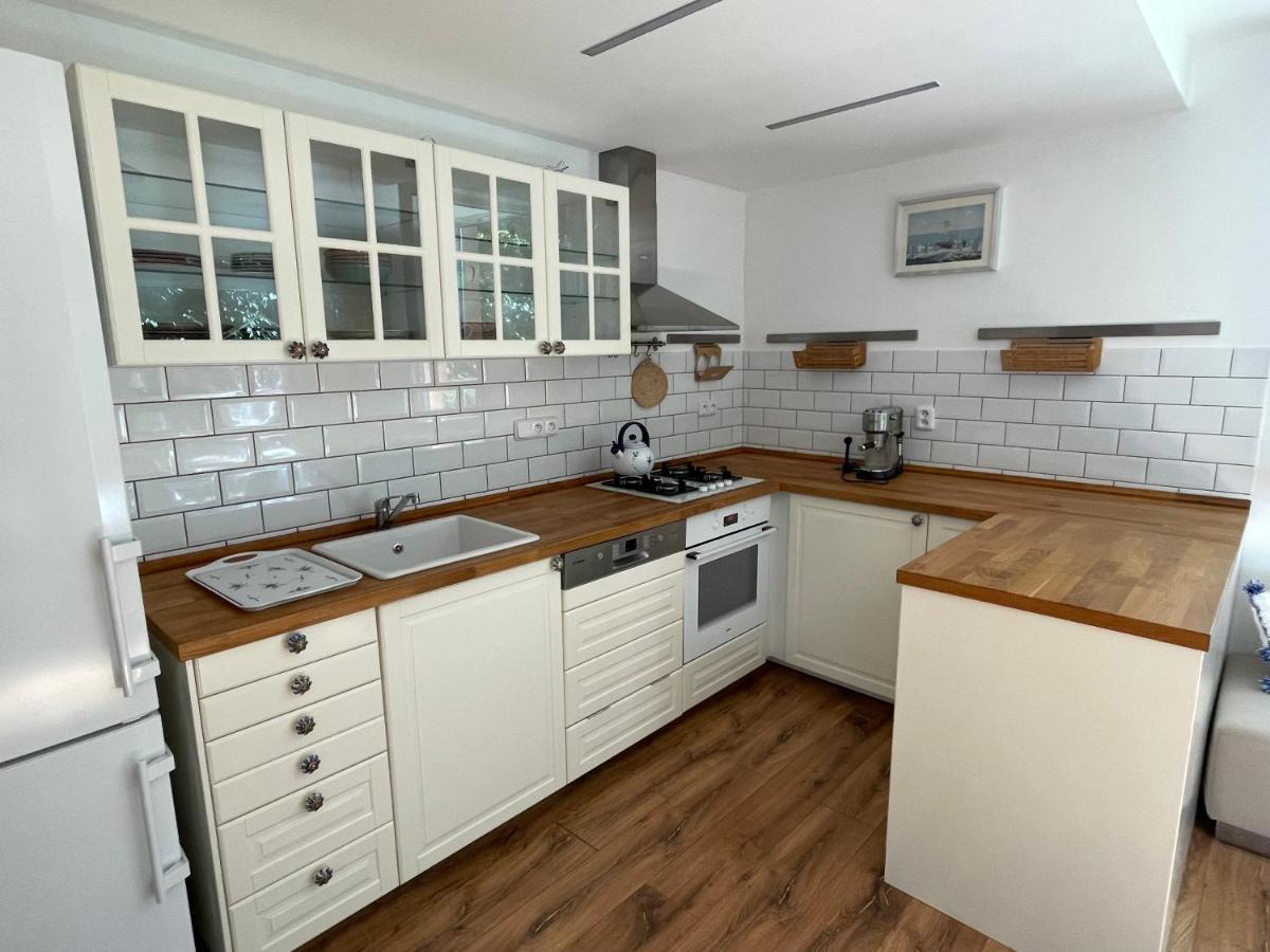 70M2 Romantic Living In The Old Town With Garden Bratislava Eksteriør bilde