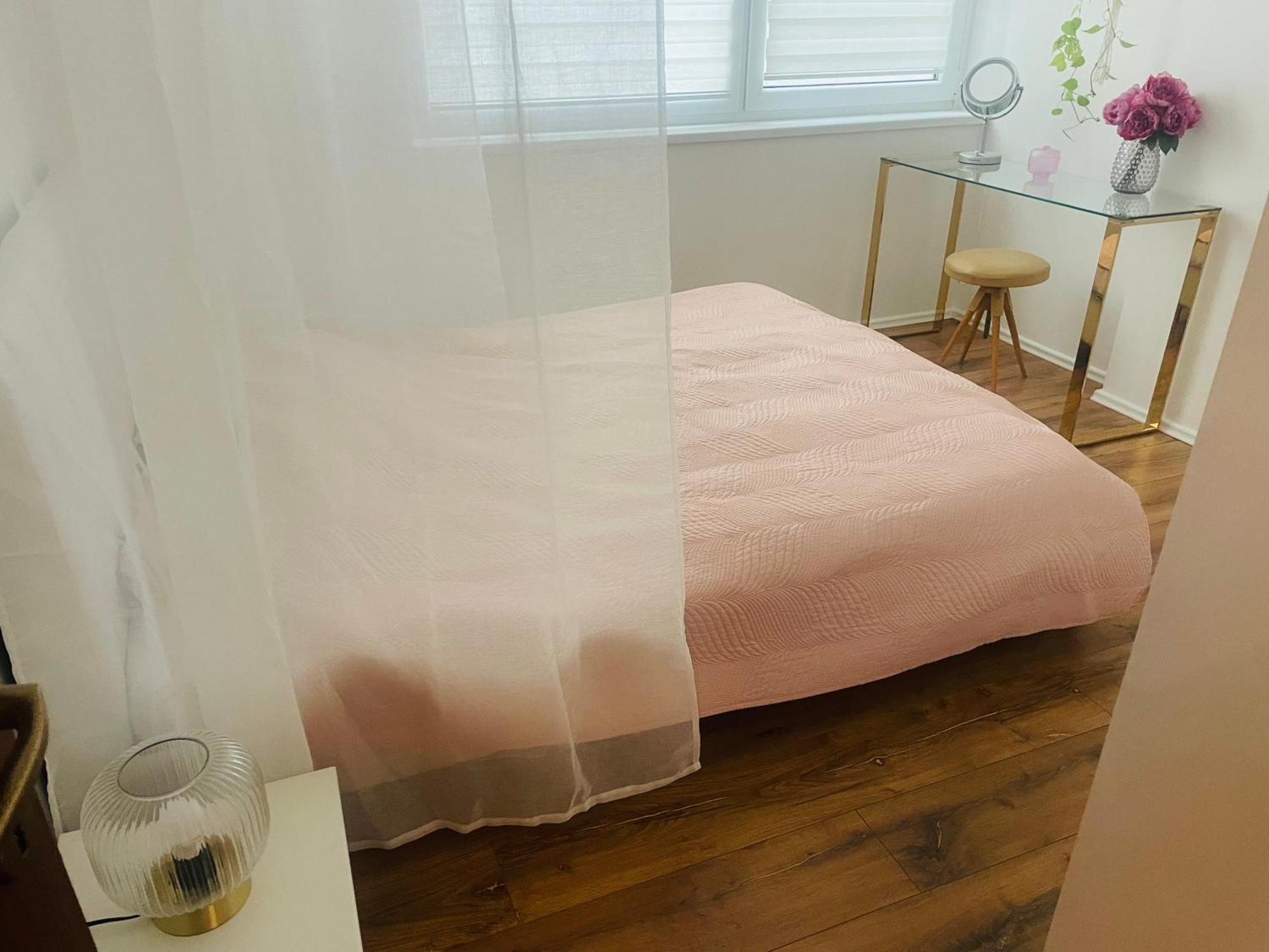 70M2 Romantic Living In The Old Town With Garden Bratislava Eksteriør bilde